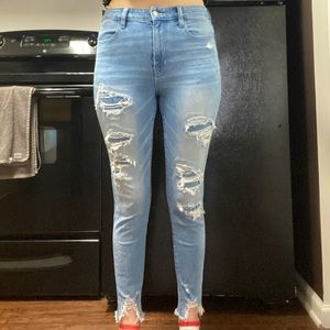 American Eagle jeans Size 8 regular, looks new!!